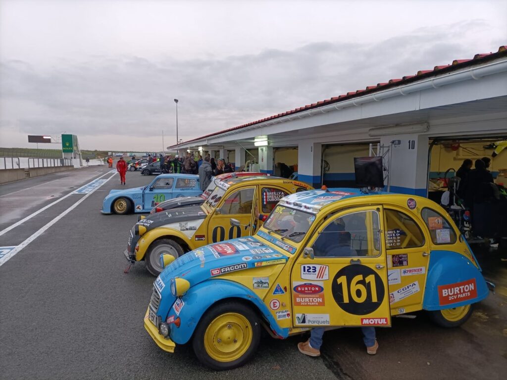 2CV et C1 paddock pour 2cv racing team, 16 et 17 novembre